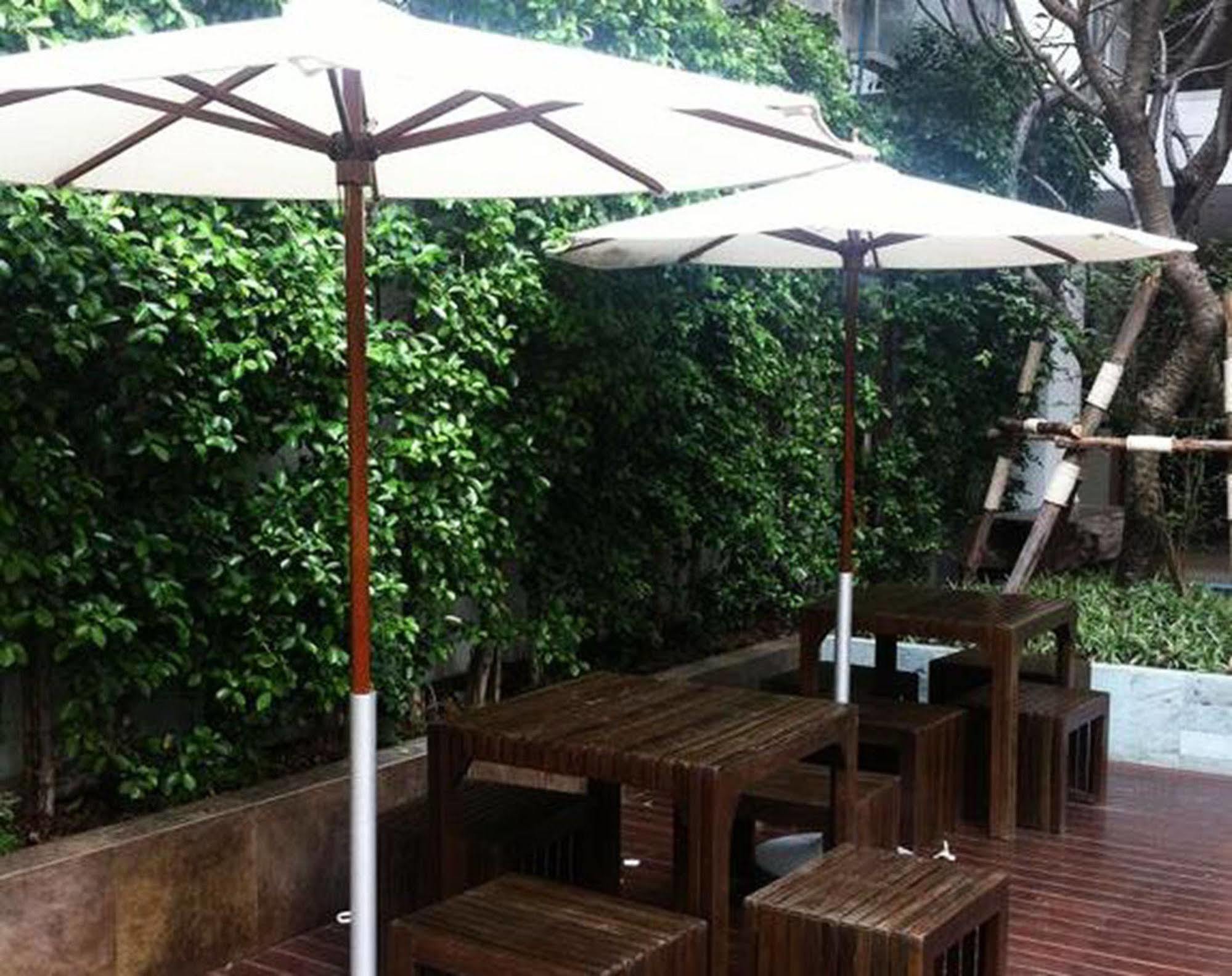 Nantra Retreat And Spa Bangkok Bagian luar foto