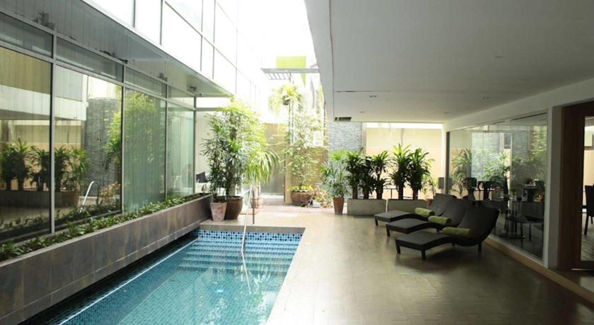 Nantra Retreat And Spa Bangkok Bagian luar foto